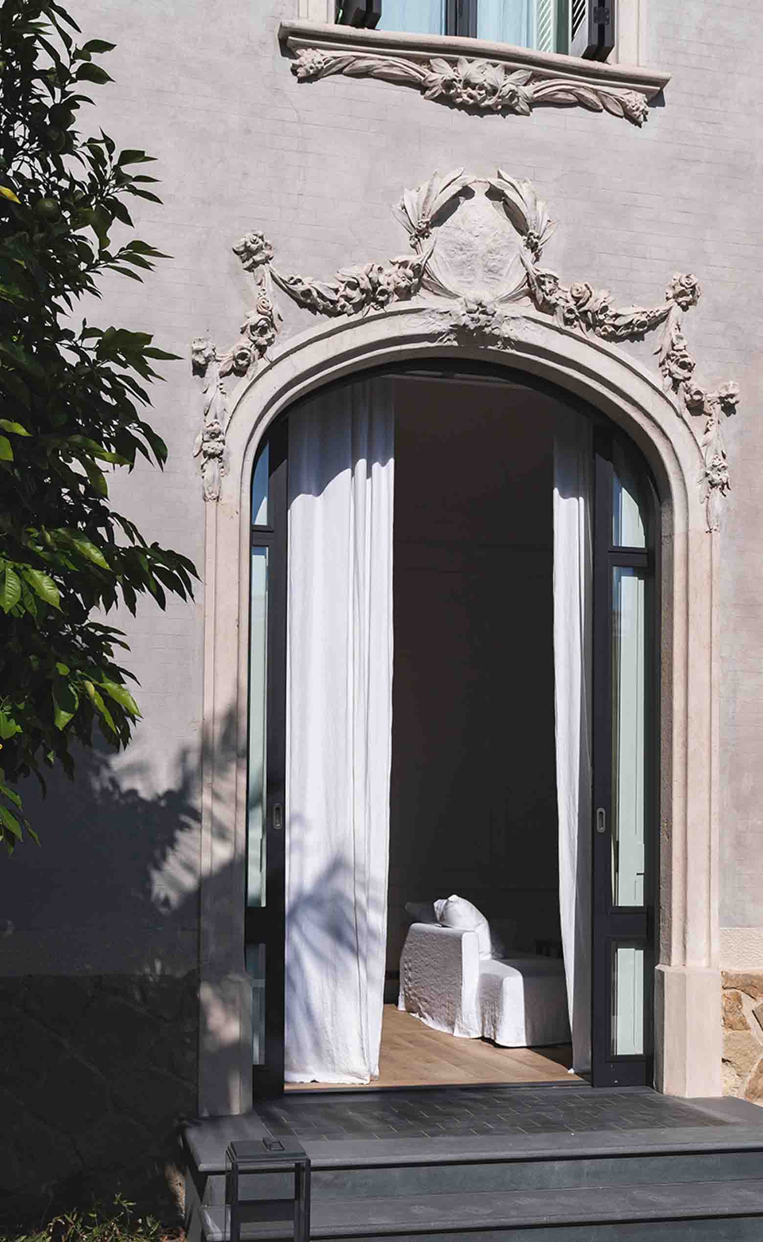 Villa Mayfair, entrada